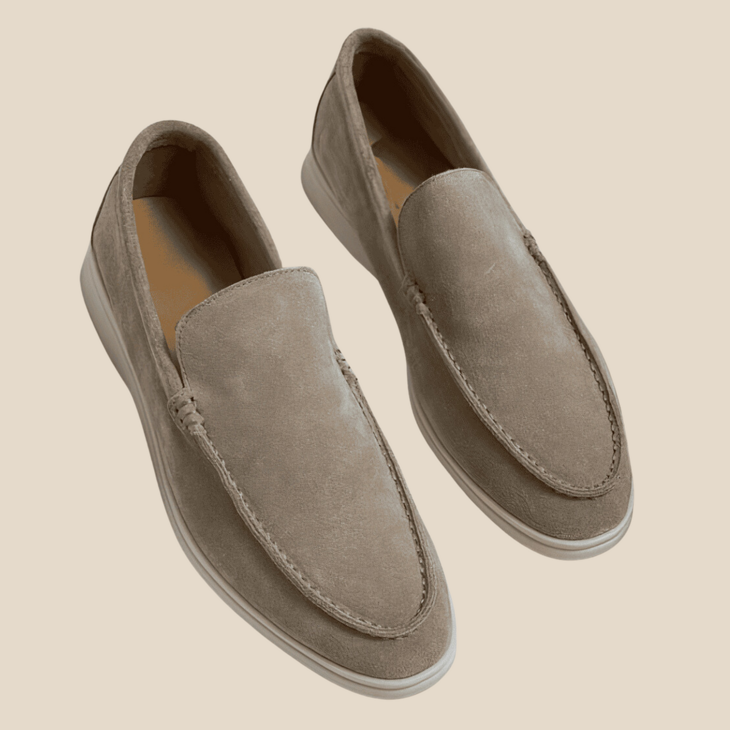 Upgrade je schoenengame vandaag nog en ervaar de perfecte combinatie van stijl en comfort met onze LuxLeathers™ Leren Loafers! Koop nu.