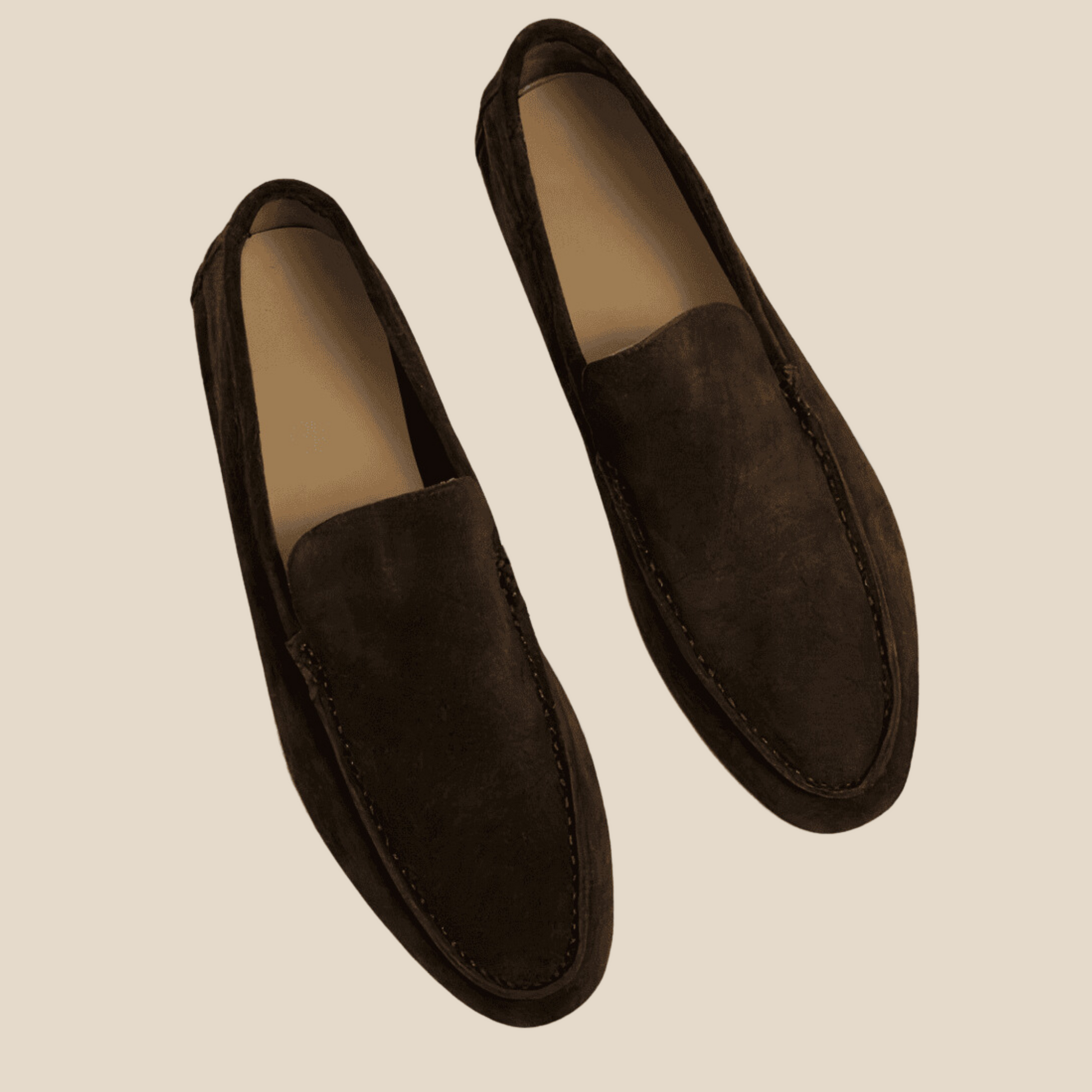 Upgrade je schoenengame vandaag nog en ervaar de perfecte combinatie van stijl en comfort met onze LuxLeathers™ Leren Loafers! Koop nu.