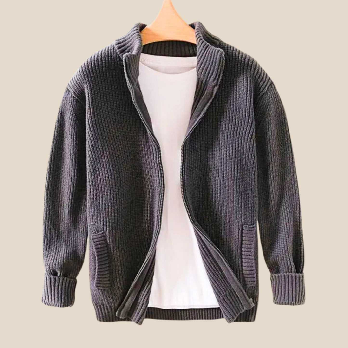 Voeg vandaag nog de Lucian Autumn Zip-Up Sweater toe aan je winkelwagen en omarm het comfort en de stijl van de herfst!