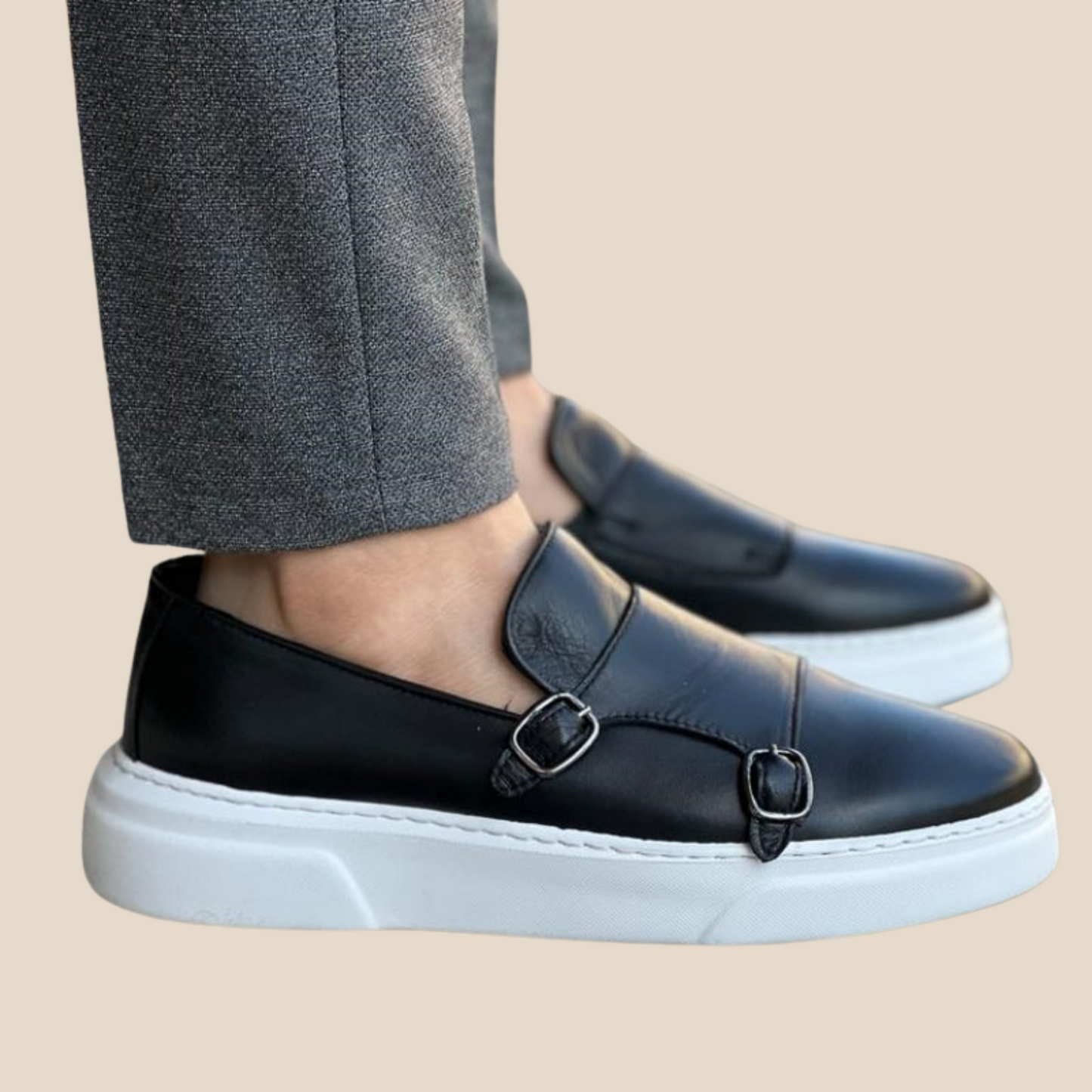 Upgrade je schoenencollectie vandaag nog en stap in stijl met onze leren loafers!